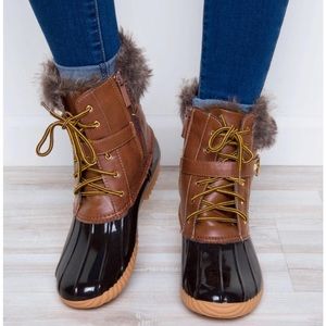 Duck Boots size 6.5! Perfect condition, never worn